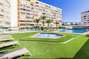 Apartamento con piscina y aire acondicionado