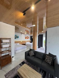 SunSet Lawu Kemuning, Villa, Full House 3 Bed, Free BBQ, Free Float Light Breakfast