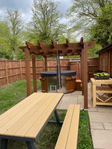 Lakeside Lodge 2, With Log burning Hot tub