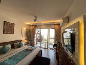 Hostie Spriha-3BHK Serviced Apartment near Golf course road & Worldmark, Gurgaon