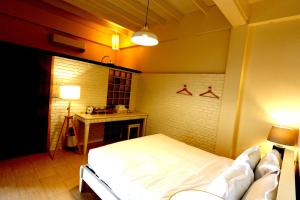 To The Moon Guesthouse