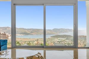 Sea Breeze Retreat with Private Pool - 4hvězdičkové hotely ve městě Saronida