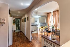 Vatican Roumanis Luxury Home