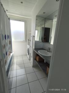 3mn de la plage et 10 mn du centre à pieds CALME et AGREABLE