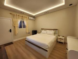 ComfyStay KSA - Boho-Chic Studio Near Cafés