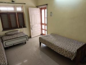 happy nest at raipur central- Ac room with appartment