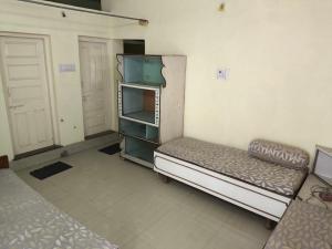 happy nest at raipur central- Ac room with appartment