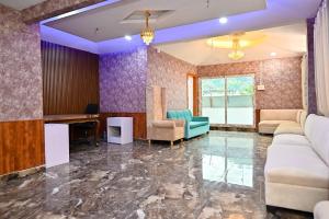 Holiday Inn Guest House Near Nemcare Hospital