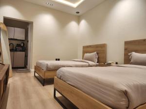 Stylish Twin-Bed Studio - Prime Location