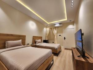 Stylish Twin-Bed Studio - Prime Location