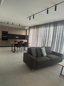 Desibu Collection - The Pearl St Julians