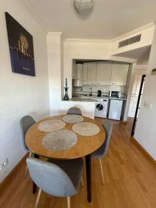 Cálido apartamento con PISCINA y garaje