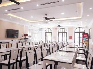 Bài Thơ Mountain Hotel