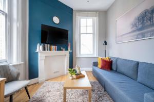 Sunny Corner Apartment in Center of London (2)
