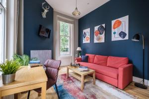 Sunny Corner Apartment in Center of London (1)