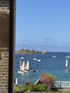 Maisons de vacances hjem Port Blanc A breathtaking setting facing th : photos des chambres