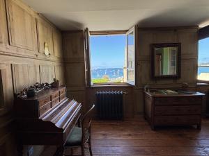 Maisons de vacances hjem Port Blanc A breathtaking setting facing th : photos des chambres