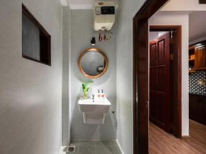 Binggrae Residence-Airport Shuttle-Balcony-Green Views