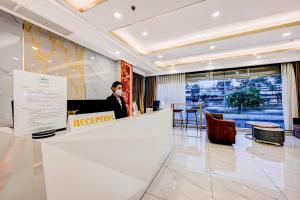 Dancenter Bangkok Travellers Hotel