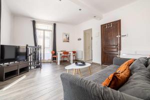 LA MAISON DU SUQUET duplex avec terrasse en plein centre