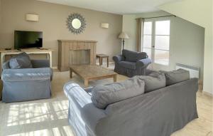 Nice Home In Saint-Laurent-De-La-Ca