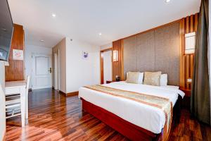Dancenter Bangkok Travellers Hotel