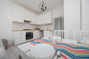 Chrzanowskiego 7 Bright Pet Friendly Apartment by Noclegi Renters