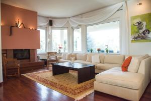 Erasmias House - A Green Haven for Ultimate Relaxation