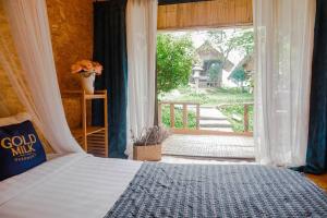 3 Pok Maewang jinxiang Gold elephant park