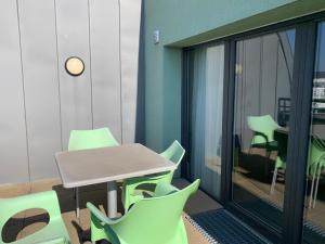 Appartements Terres de France - Appart Hotel Rouen Flaubert : Studio avec Terrasse
