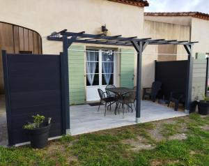Maisons de vacances Villa 45 M2 dans parc arbore avec piscine : photos des chambres