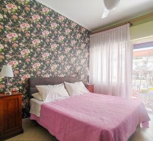 Zimmer mit Kingsize-Bett und Whirlpool