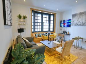 Beautifully 3Bed Restored Manchester Apartment - Pass the Keys