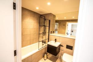 Modern and Sleek 2 Bed Flat in Central Manchester