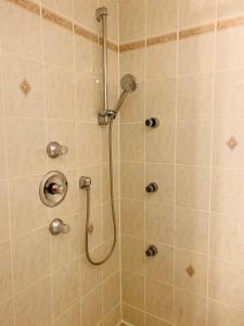 Sejours chez l'habitant Chambre et Sdb privees dans pavillon a 15 mn Orly : photos des chambres