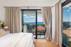 New Luxury Beachfront Villa Manera Bol with heated pool