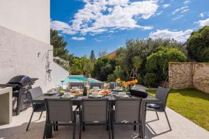 Luxury villa Manera Bol with heated pool near Zlatni Rat
