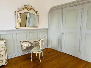 Schloss Hürbel Storchennest-Appartement - Luxury Apartment THE Stork Nest