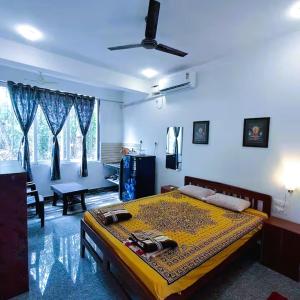 Studio Serinity Cove R-2 by Mukund Sadan Arambol