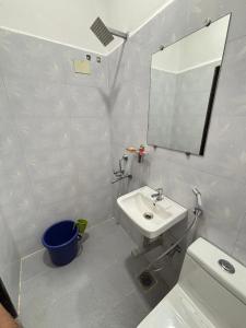 Studio Serinity Cove R-2 by Mukund Sadan Arambol