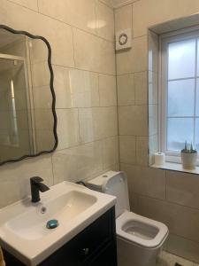 Charming 3Bd Home in West London