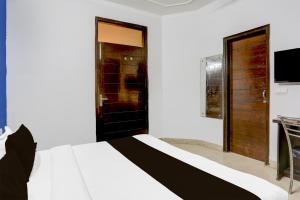 Super Townhouse Super Anmol Residency Near Saket Metro Delhi
