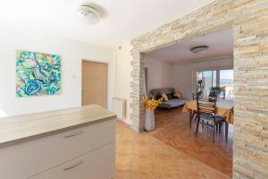 Apartment Mojca - Quiet apartment with seaview