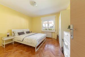 Apartment Mojca - Quiet apartment with seaview