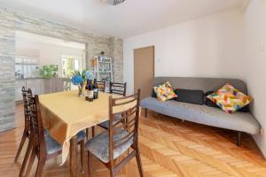 Apartment Mojca - Quiet apartment with seaview