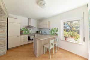 Apartment Mojca - Quiet apartment with seaview 