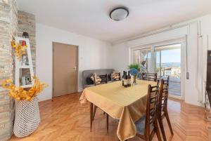 Apartment Mojca - Quiet apartment with seaview 