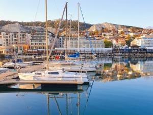 Exotic Sea-View Apartment