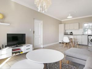 Winelands Golf Lodges 18