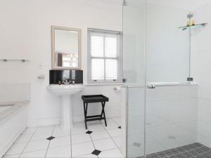 Winelands Golf Lodges 18